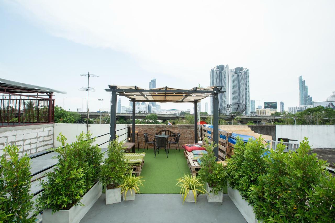The Bridge Hostel Bangkok Exterior photo